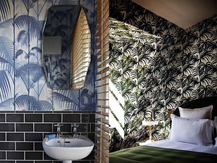 oasis tropical, aménagement salle de bain, papier peint à motifs tropicales, lavabo céramique blanche, chambre à coucher tropicale