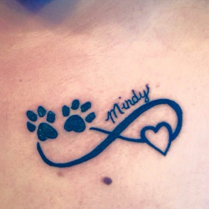 patte de chat tatouage, tatouage symbole de l'infinité, coeur, script et deux pattes