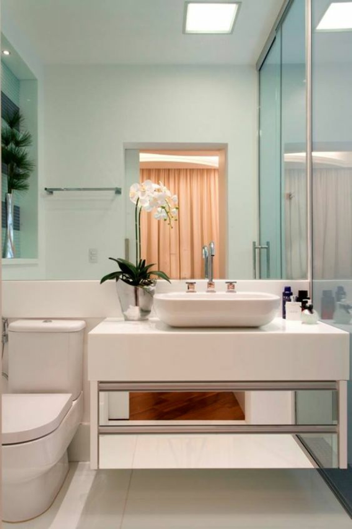 modele de petite salle de bain avec meuble suspendu blanc et carré murs vert pistache