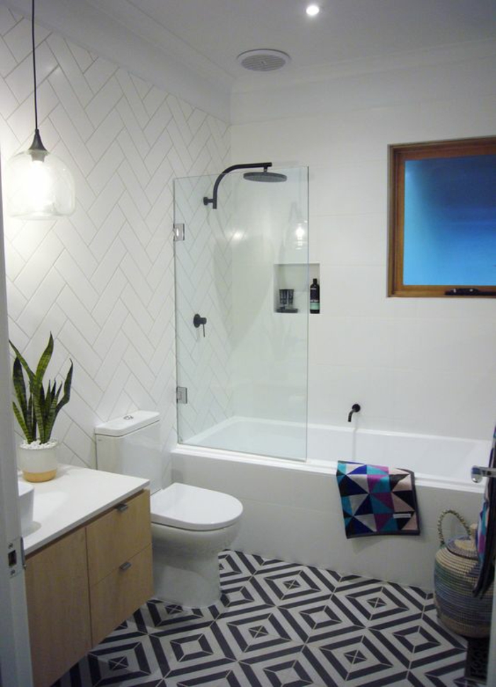photo petite salle de bain sol carrelage en noir et blanc avec meuble lavabo suspendu en beige
