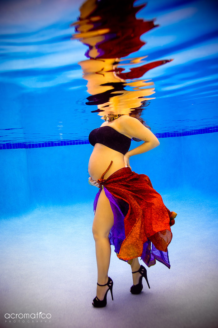 photo pour femme enceinte dans eau piscine souvenir grossesse photos photographe 
