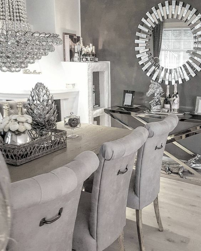 gris perle salon très classe avec miroir soleil ambiance de luxe pièce dans plusieurs nuances du gris