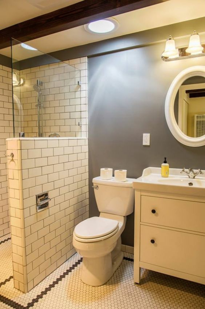 petite salle de bains modèle bain petit espace avec séparateur espace en briques blanches 