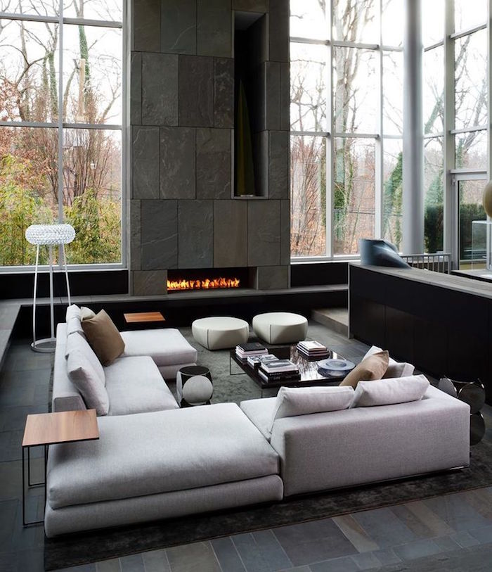 deco loft design grand salon moderne avec cheminée et baie vitrée