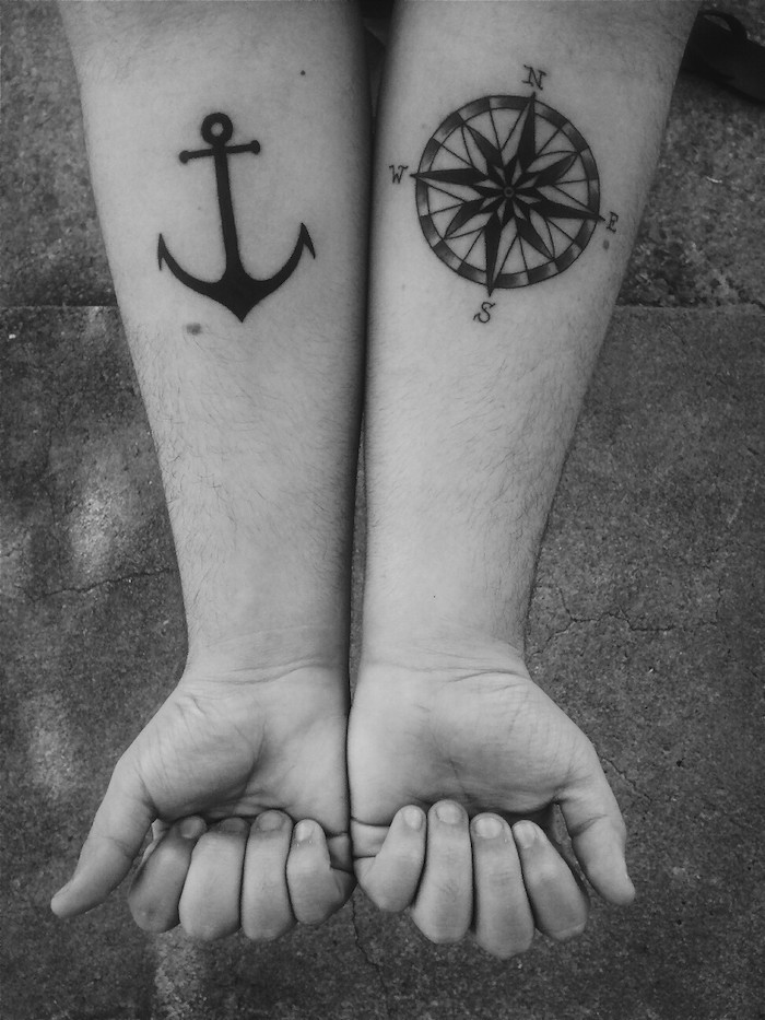 tattoo boussole tatouage ancre marine avant bras