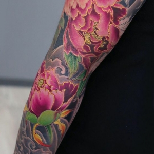 Le tatouage pivoine - découvrez la magie des dessins floraux symboliques