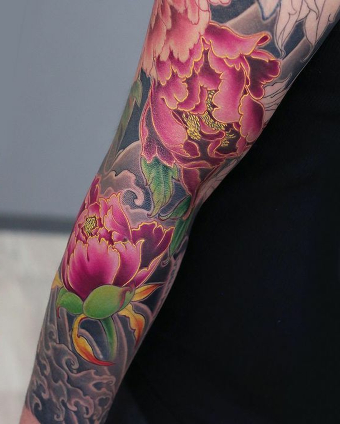 signification tatouage, tatouage traditionnel japonais, manche tatouage pivoines