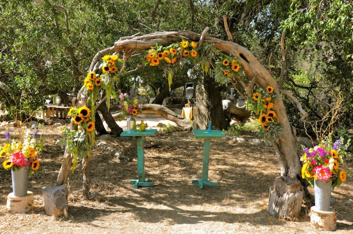 Une decoration mariage fleur compo florale mariage arche mariage exterieur fleurs tournesols 