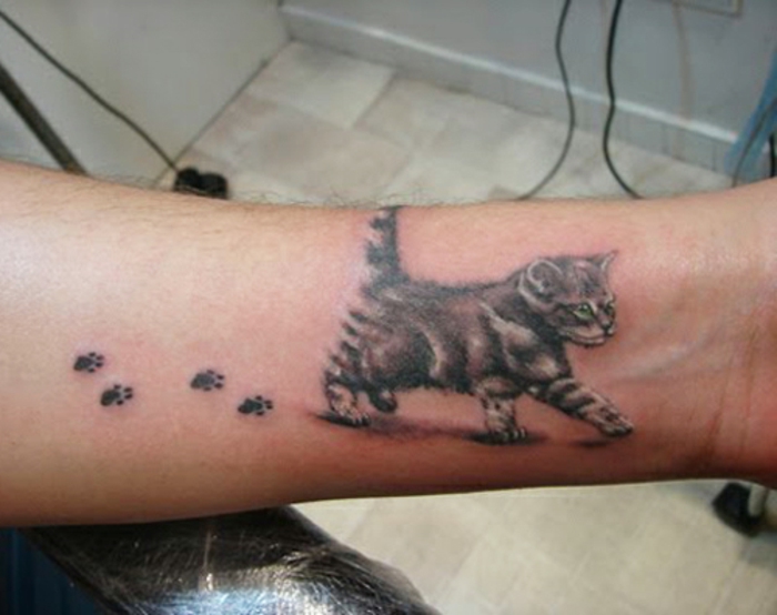 tatouage chat, empreintes de chat, chaton mignon réalistique