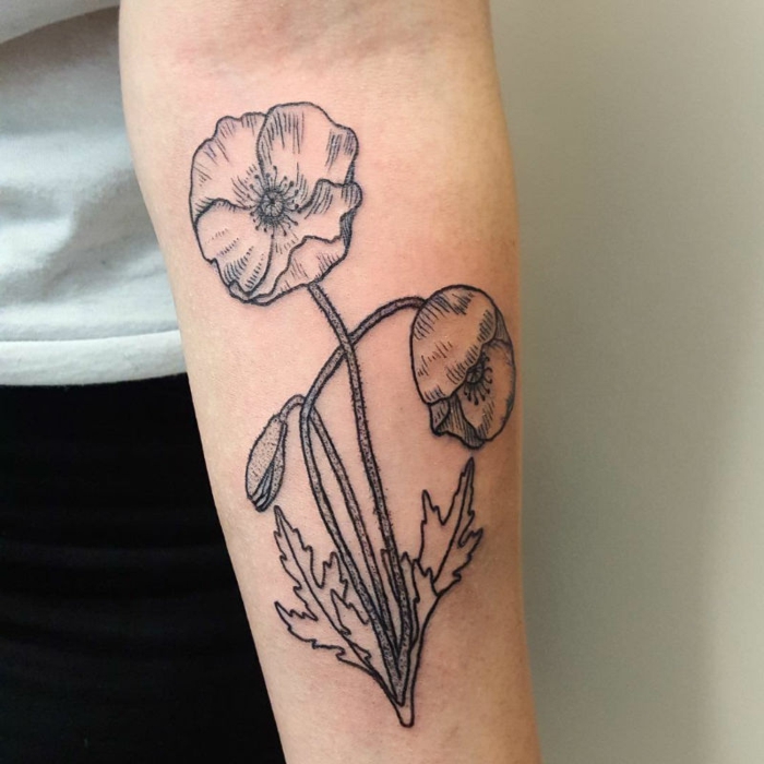 tatouage coquelicot, tatouages botaniques pour femme, coquelicots noirs