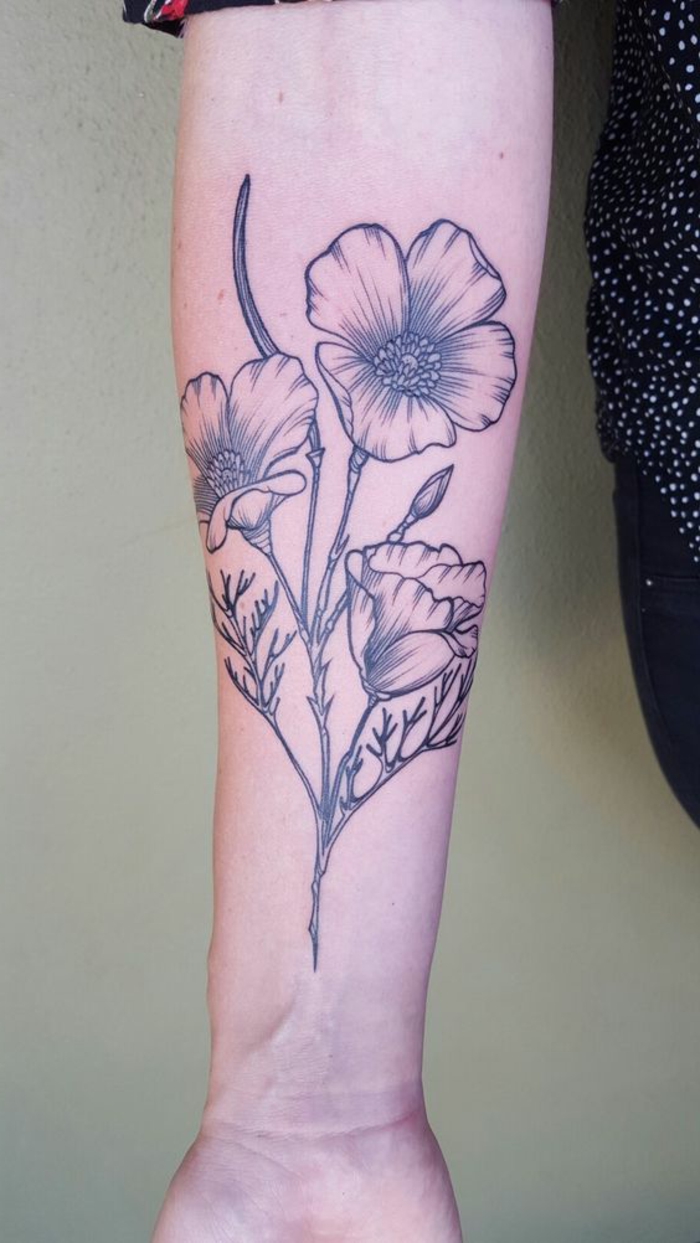 tatouage fleur, coquelicot noir avant bras, tatouage stylisé, brin de fleurs