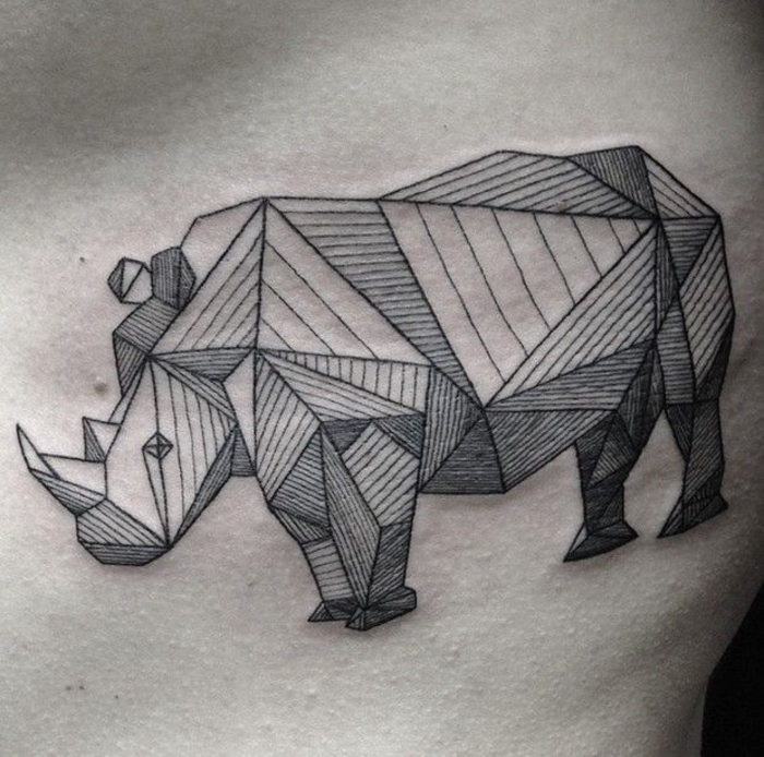 la perfection des lignes du tatouage géométrique rhinocéros rappelle les animaux origami