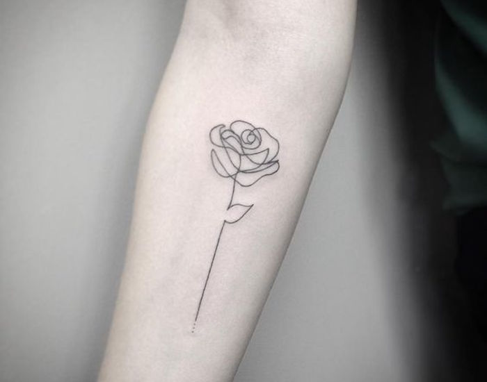 modele dessin rose tatouage simple tattoo minimaliste fleur une ligne avant bras