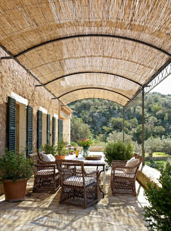modele de terrasse couverte avec toit arrondi style classique