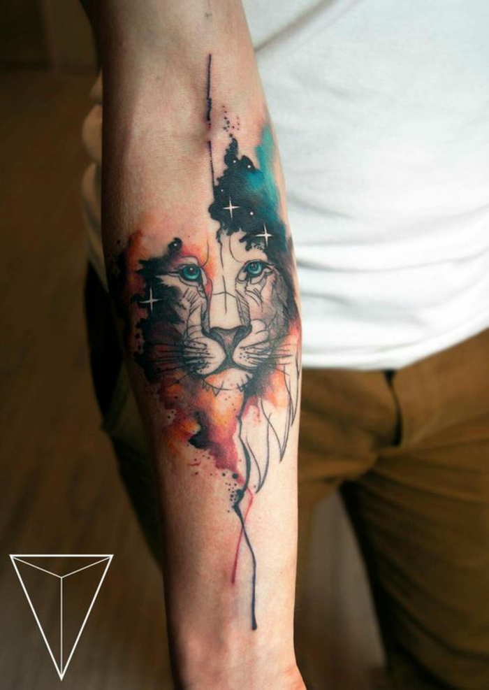 Beau tatouage lion doigt lion signification tatouage le roi lion moderne lion coloré