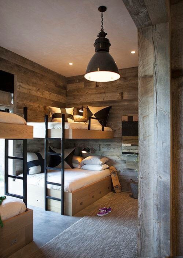 une chambre d'enfant au design épuré avec un lit mezzanine en bois récupéré, dee avec palette récupéré pour la chambre bébé moderne