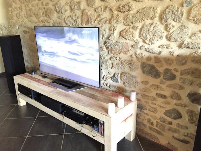 petit meuble en palette de bois poncé recyclé pour télé