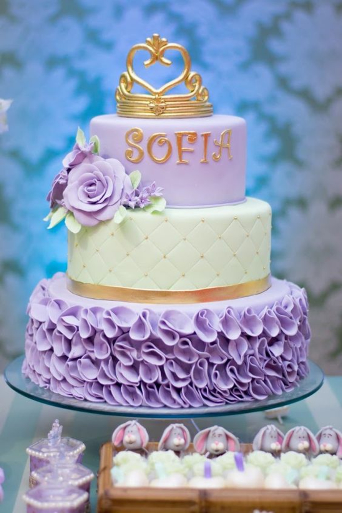 Idée gateau chateau princesse beau gateau princesse pate a sucre princesse Sofia inspiration du film Disney