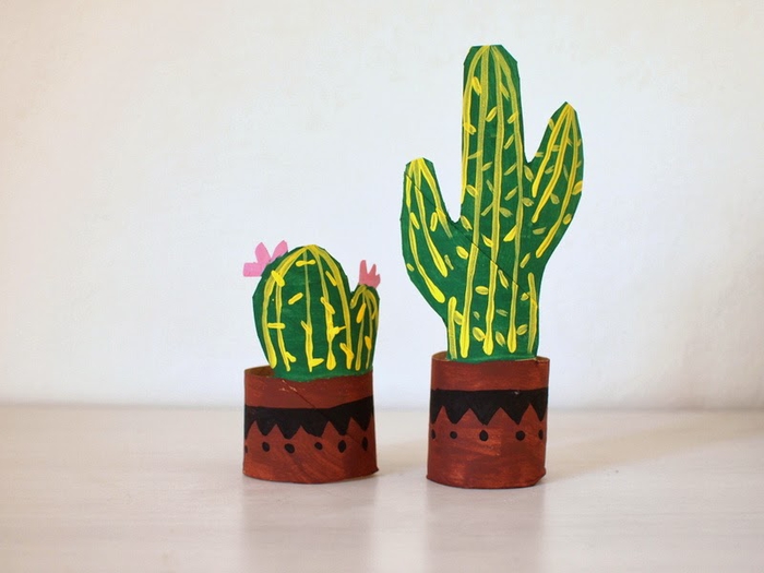 comment faire des pots de cactus à partir des tubes en carton, idée originale de bricolage rouleau papier toilette 