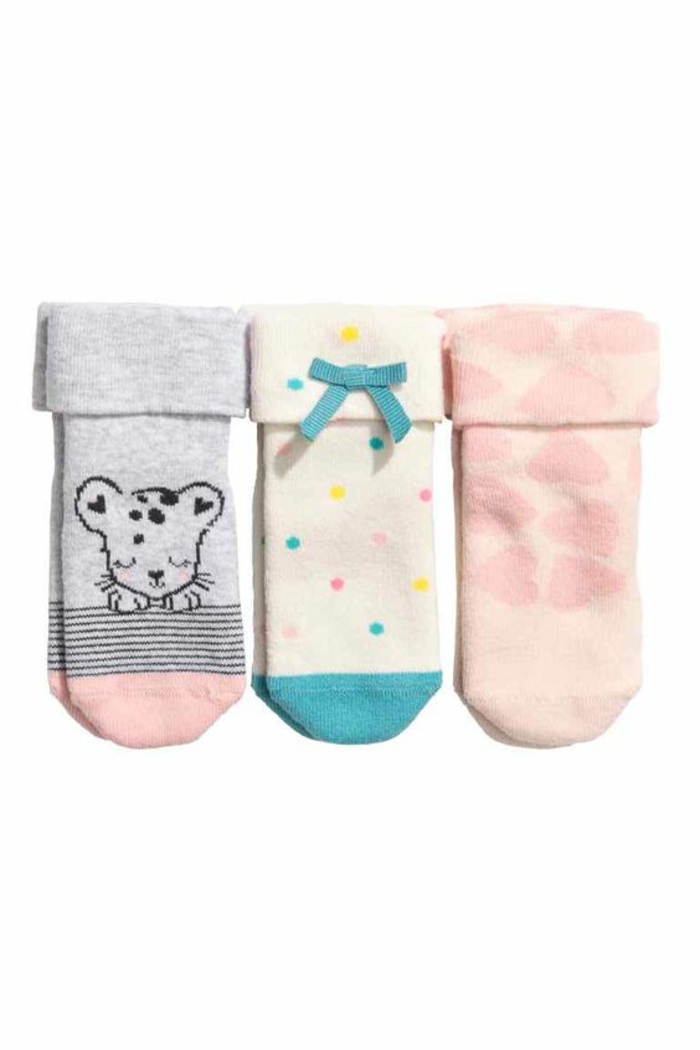 idée cadeau bébé chaussettes en tonalités pastels avec des petits noeuds