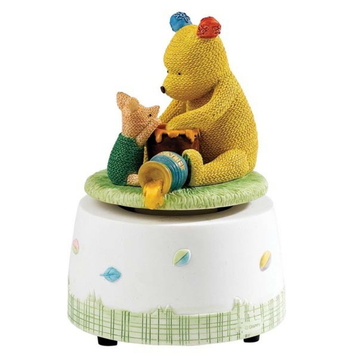 cadeau pour fille boite a musique Pooh le petit ours qui joue avec ses copains 
