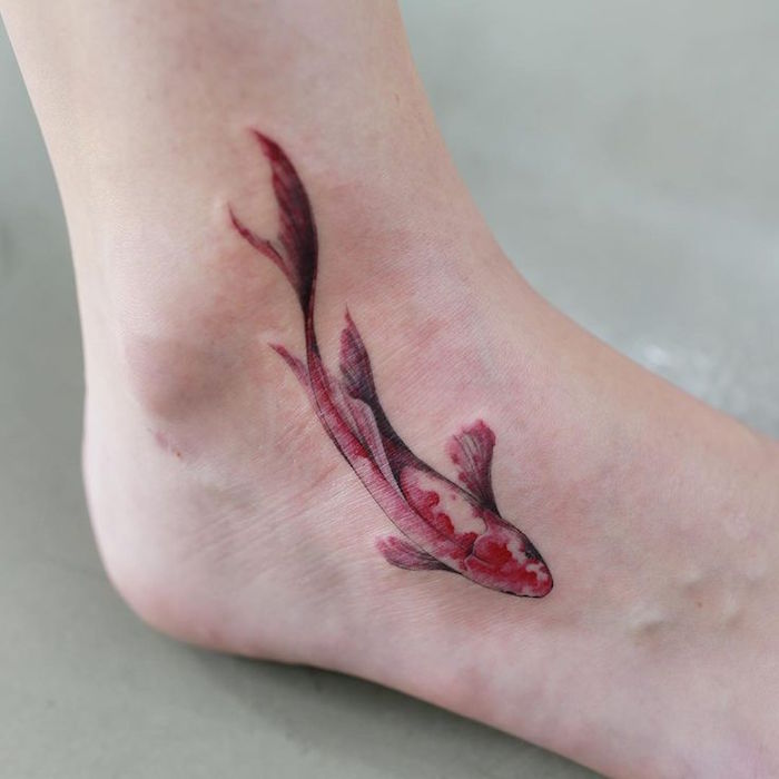 tattoo japonais poisson rouge cheville dessin carpe sur le pied