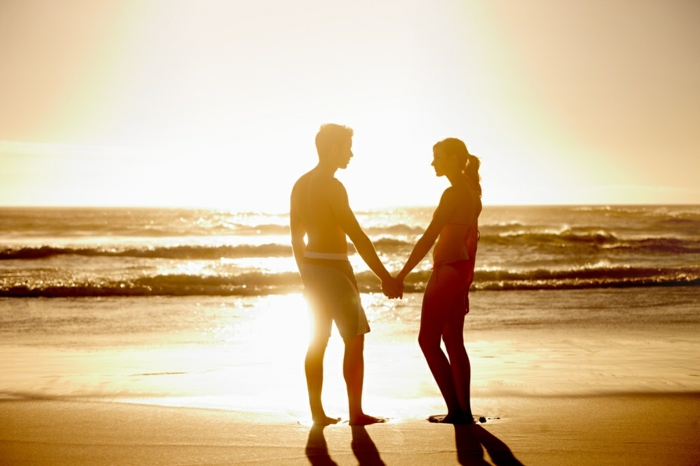 Shooting photo couple image amoureux photo d amoureux silhouettes au coucher du soleil plage