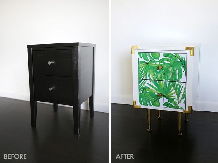 idée originale pour un relooking meuble avec du papier adhésif, une table de chevet noire repeinte et personnalisée avec du papier peint motif tropical