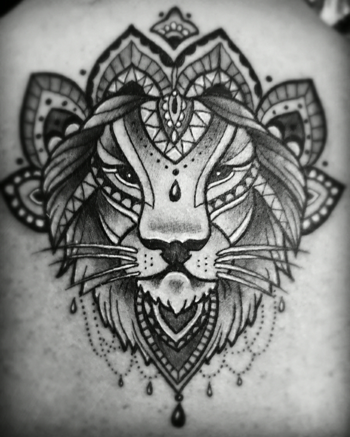 Dessin lion mandala tatouage tete de lion tatouage exemple tatou fleur lion tribal