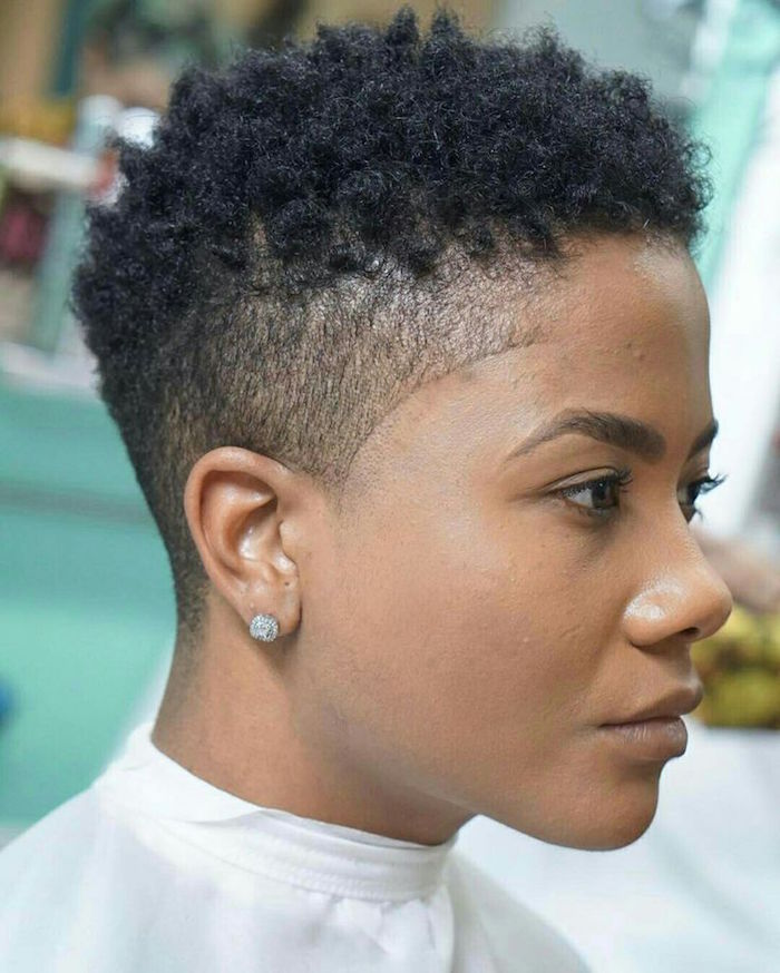 cheveux afro court coiffure femme noire degrade tres courte