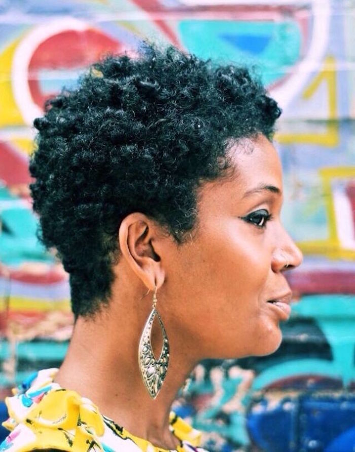 coiffure afro coupe courte femme noire simple
