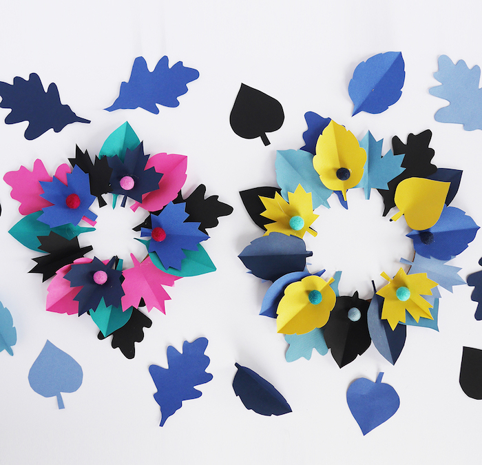 couronne de feuilles mortes en papier colorées assemblées, activité manuelle automne maternelle, petits pompons