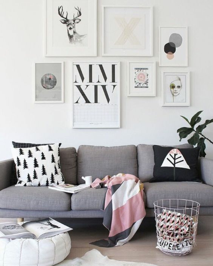 deco salon moderne, sofa gris scandinave, plaid en rose et blanc, coussins aux motifs scandinaves