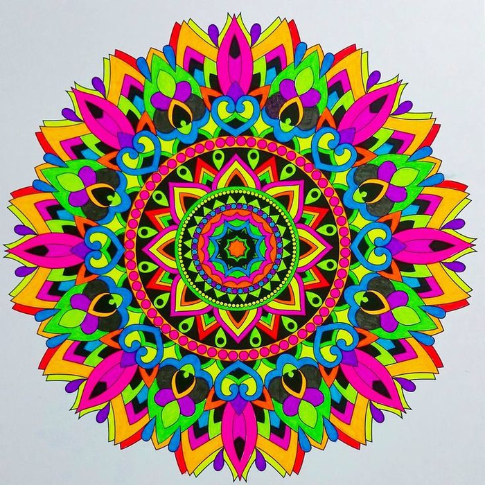 un coloriage gratuit à imprimer comme activité de détente, un mandala coloré aux couleurs flashy