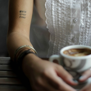 Le tatouage femme discret en 86 photos inspirantes et secrètes