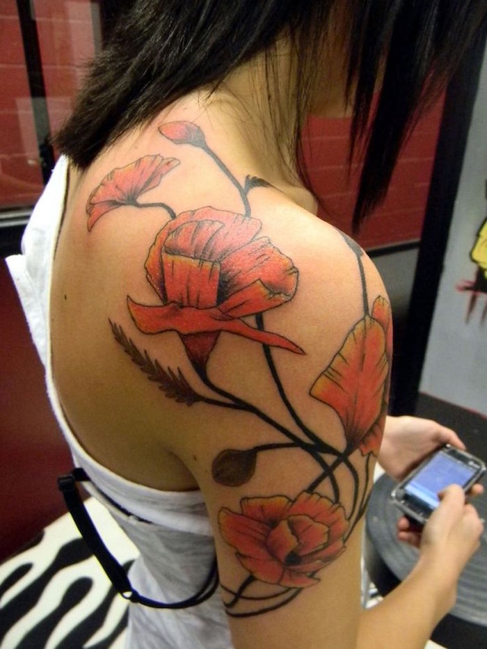 tatouage fleur dos et epaule orange tatoo fleure femme coquelicots