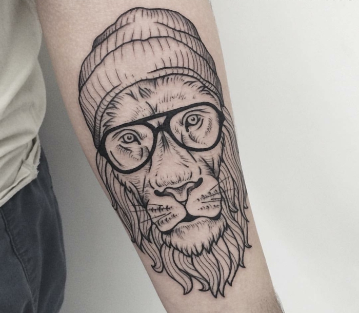Graphique tatouage signe astrologique lion géométrique tatouage lunettes hipster