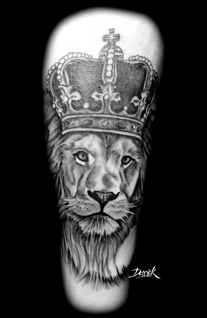 Symbole fraternité tatouage tatouage lion epaule artistique roi lion joli