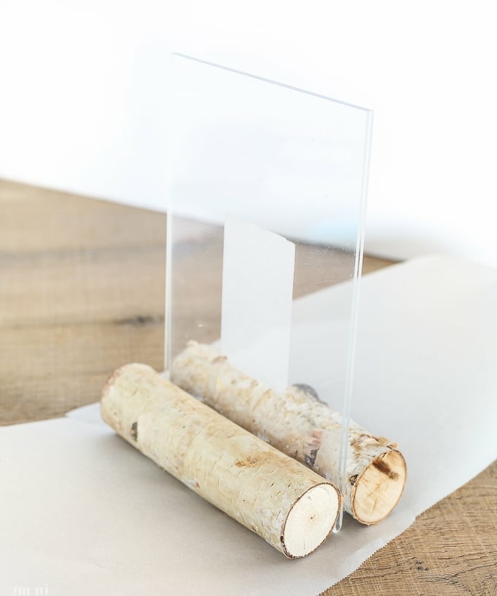 idée comment afficher une photo, activité manuelle sur l automne, cadre acrylique plexiglas entre deux branches de bois