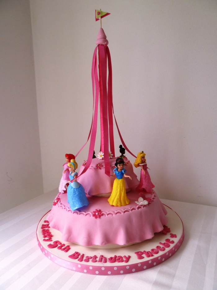 Gateau d’anniversaire princesse disney gateau d anniversaire chateau gâteau rose pate a sucre