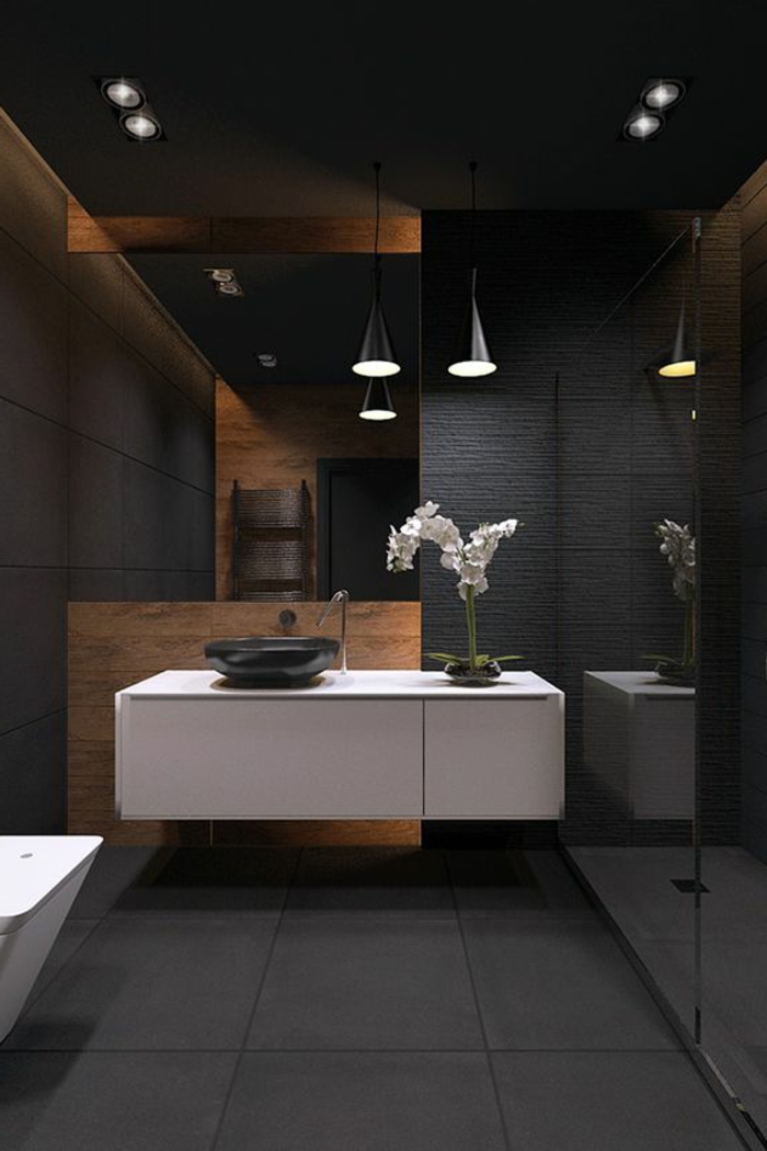idée salle de bain, meuble sous vasque blanc, vasque noire, murs noirs, lampes pendantes 