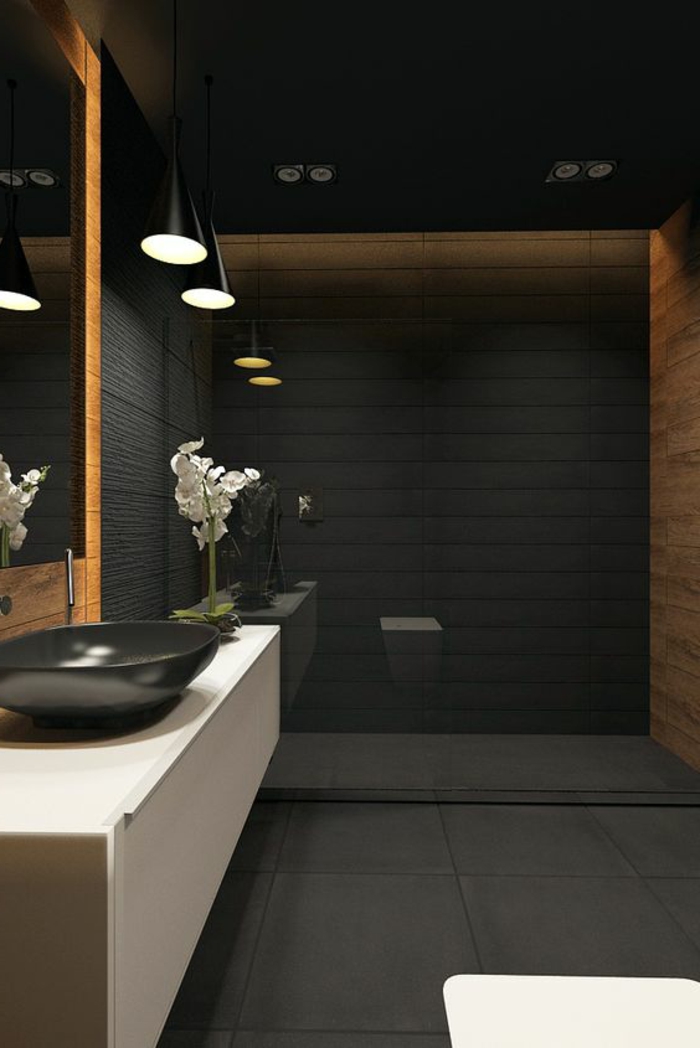 idées déco salle de bain, meuble sous vasque blanc, vasque noire, revêtement mural noir, lampes suspendues