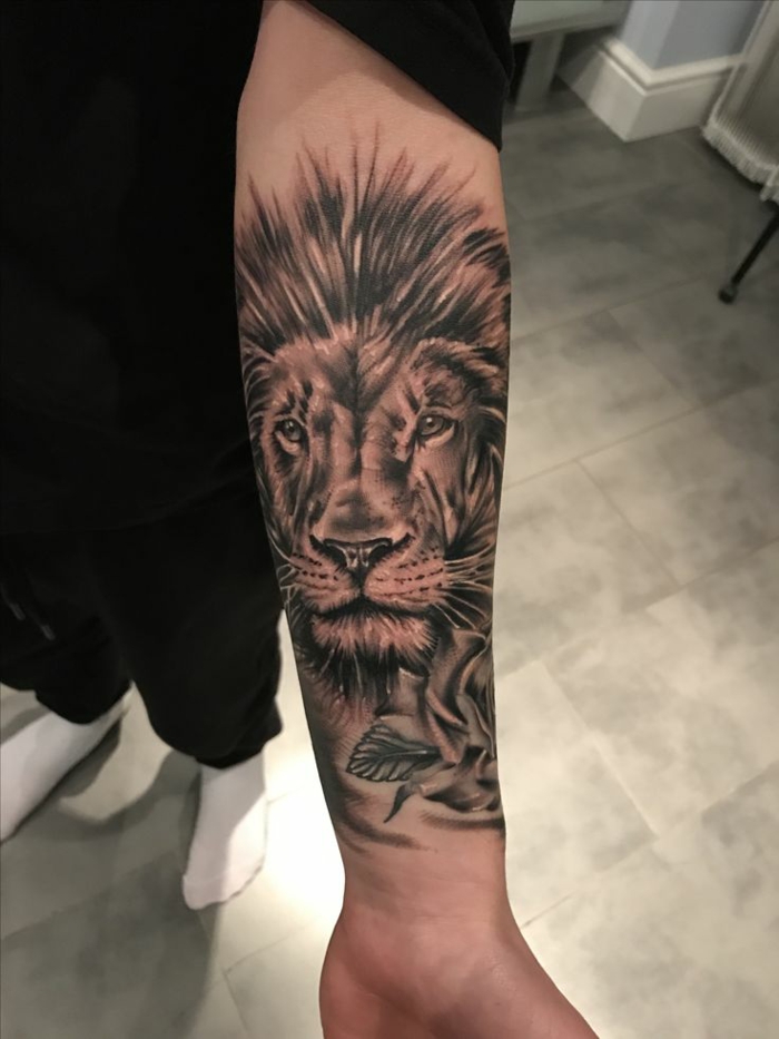 Ravisant tatouage signe astrologique lion tatouage tribal lion et rose en dessous