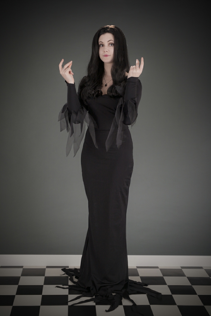 Robe longue noire avec manches pour la tenue de morticia parfait imitation idée
