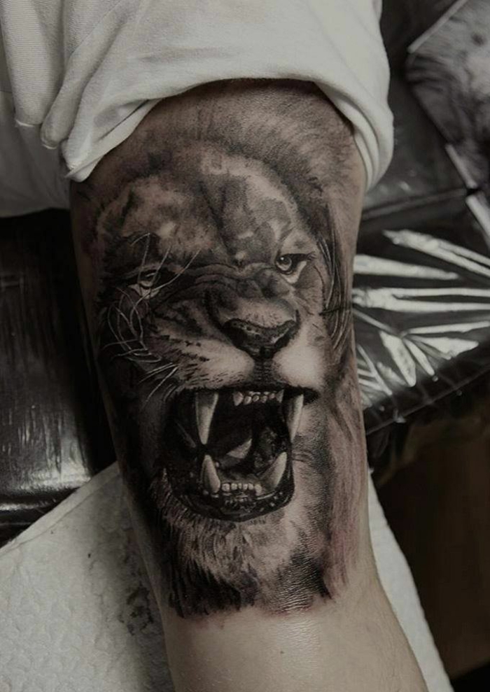 Zodiaque lion tatouage de lion pectoraux lion god tattoo
