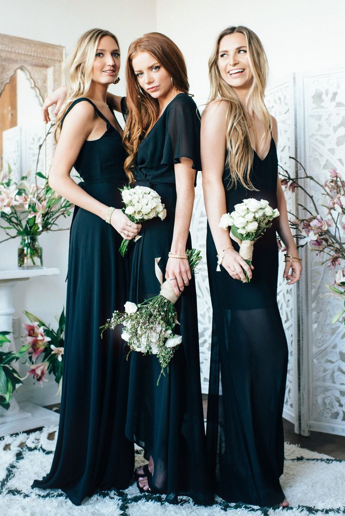 des robes maxi noires à coupe fluide et à effet transparent idéales pour une tenue de mariage élégante et sophistiquée
