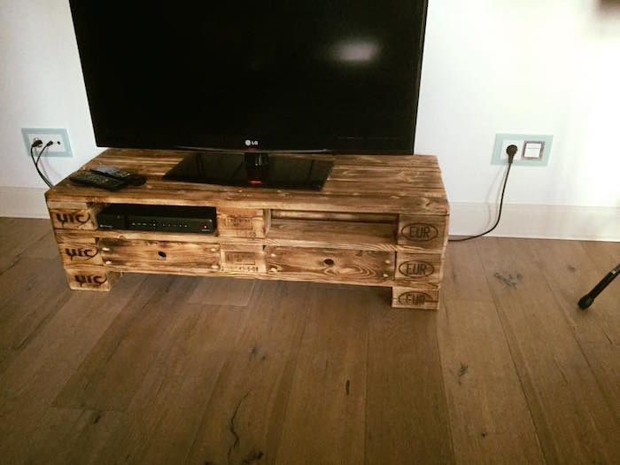 petit meuble en palette de bois europe pour télé