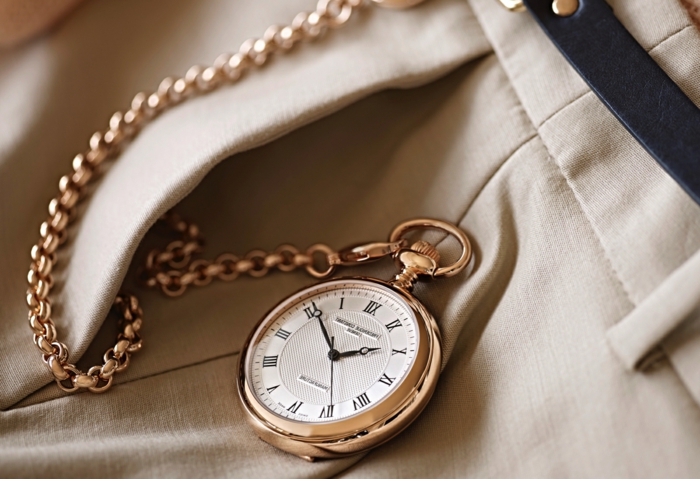 montre de gousset, idée montre de poche doré à offrir pour la fete des papy, look vintage