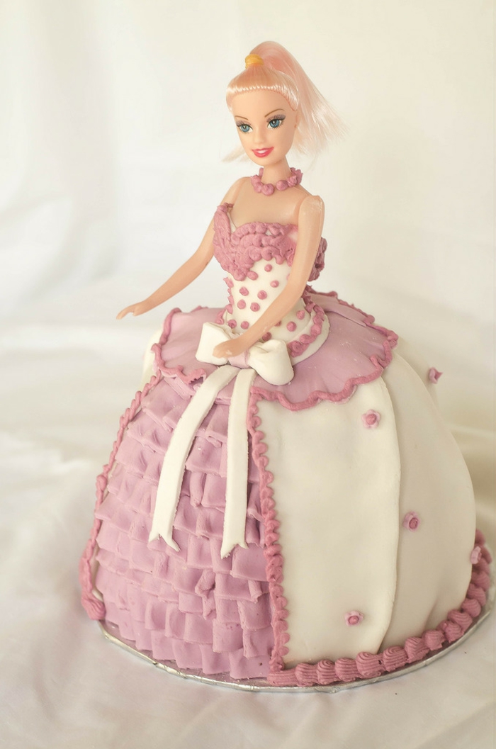 Anniversaire 1 an gâteau princesse idée gâteau de princesse image barbie poupée gateau