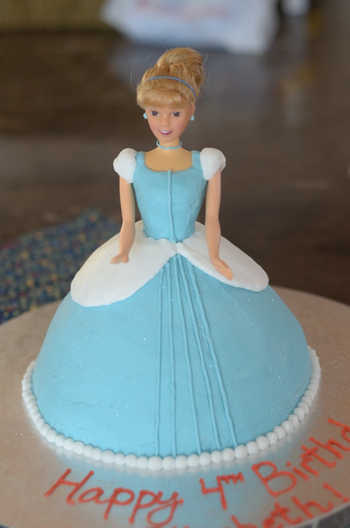 Une idée gateau anniversaire princesse facile gâteau château gateau en 3d poupee